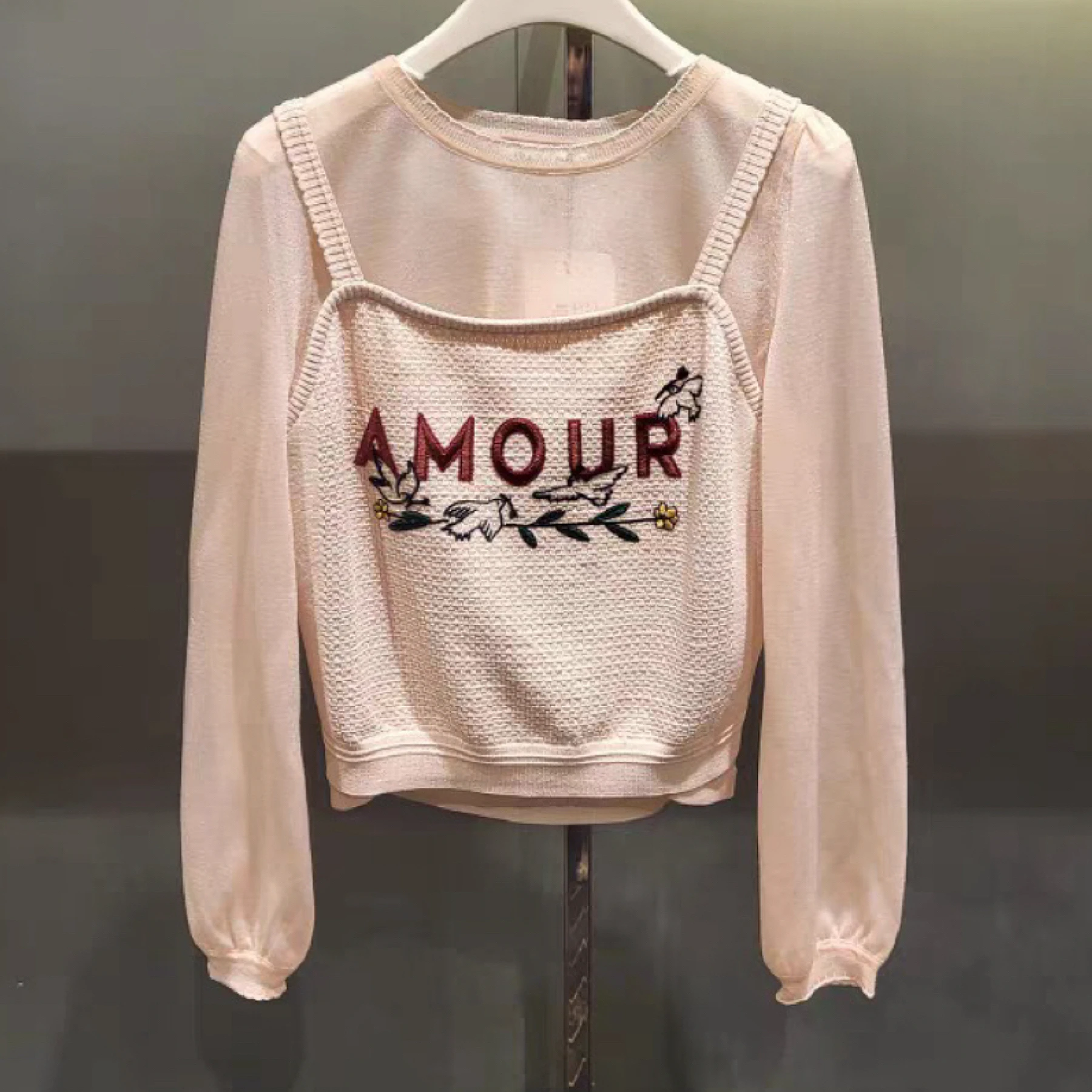 

Корейский одиночный комплект из двух предметов, антивозрастной, с тяжелой вышивкой, накидка на тонкий све, накидка из двух предметов, женская одежда...