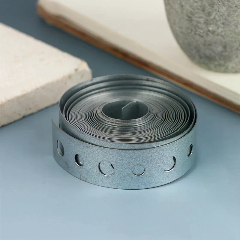 1 لفة شريط فولاذي مجلفن حزام شماعات شريط معدني متعدد الفتحات مثقوب مسبقًا للأنابيب يدعم التعليق والصفائح المعدنية