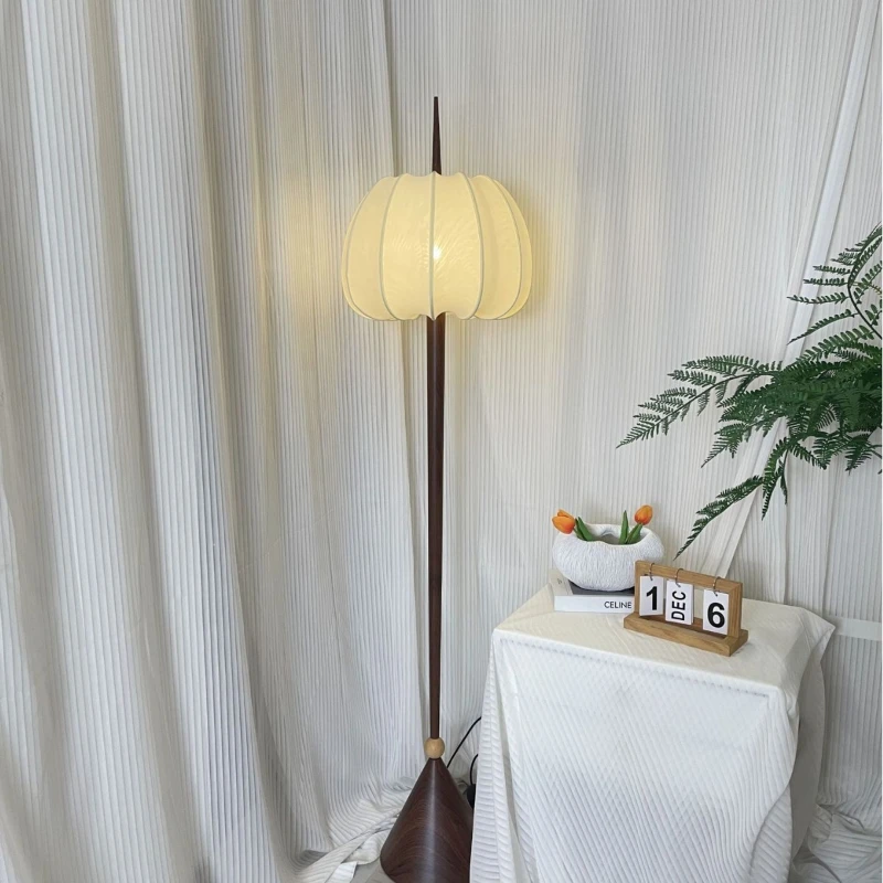 

Japanese zen personality floor lamp medieval wabi-**** wind tea room sofa bedroom bedside table vertical desk lamp atmosphere