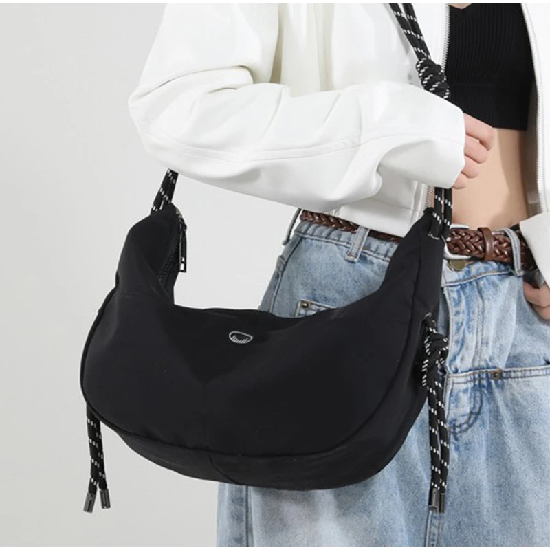 

Japanese Men' Shoulder Bag Fashion Outdoor Mountaineering Messenger Bag Lightweight Large Capacity Nylon Dumpling Bag Couple Bag