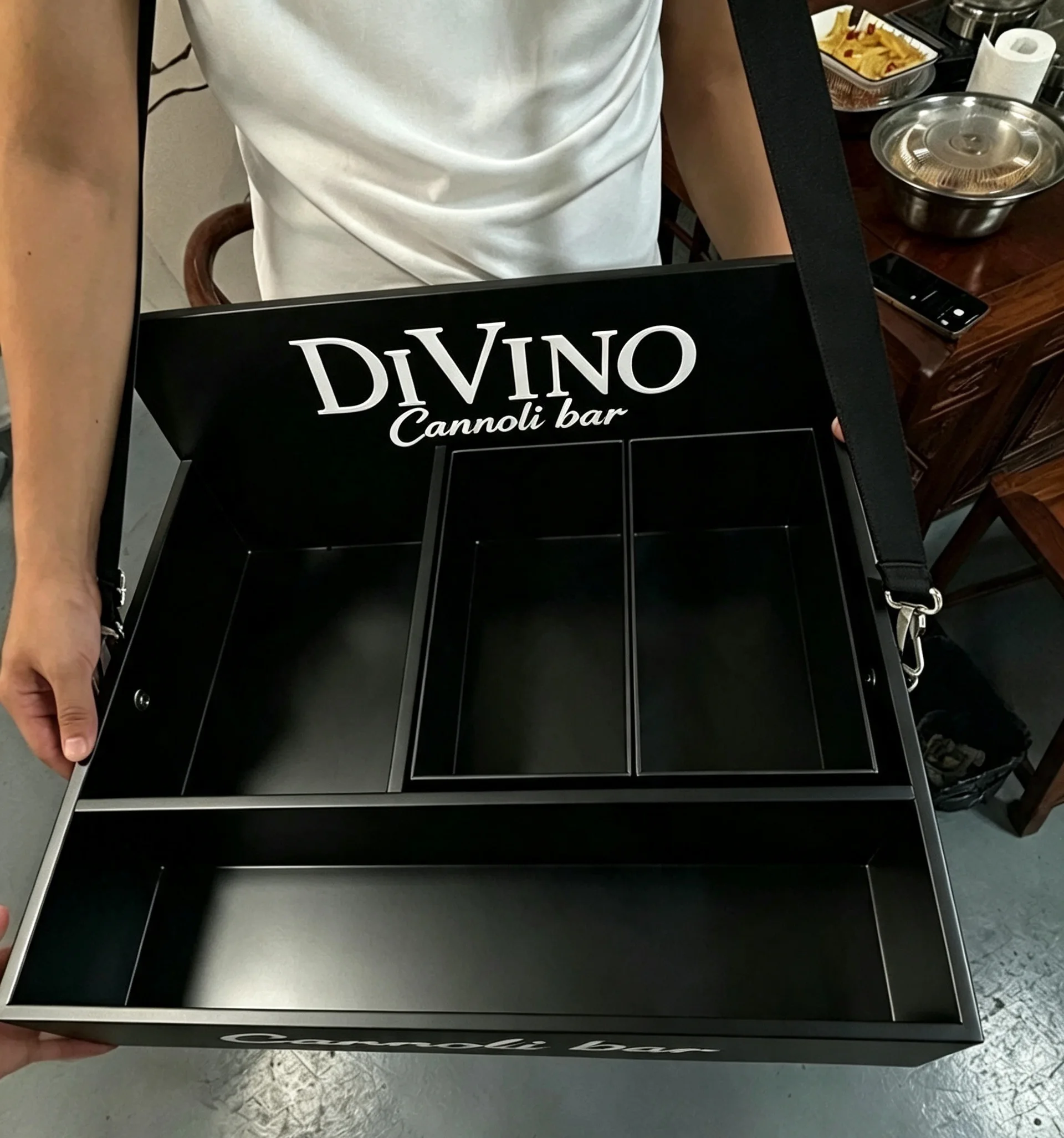 Factory directly Acrylic Wedding Banquet Portable Shoulder Strap Dessert Display Tray Serving Cart for Tiramisu Cannoli Pastry