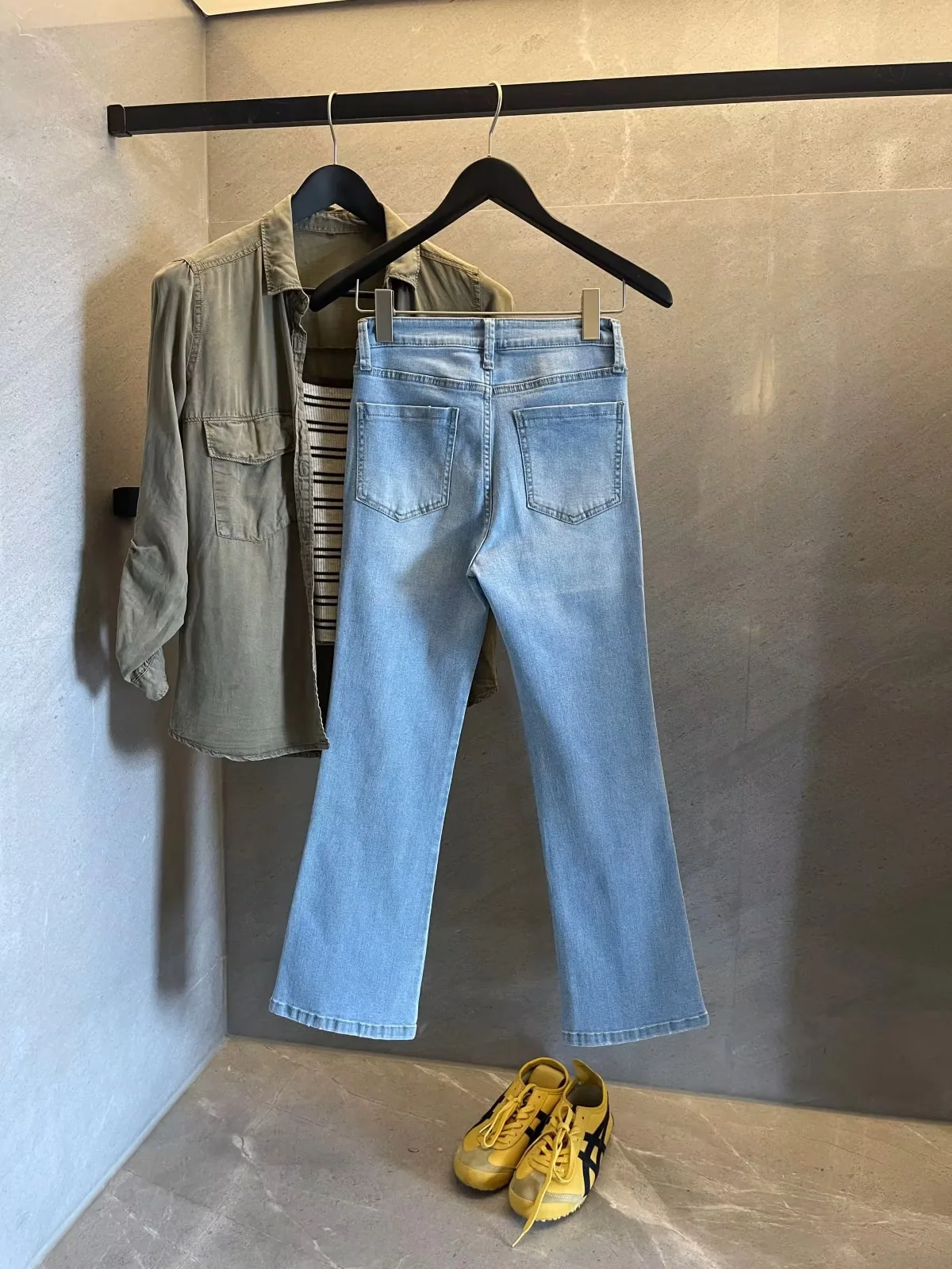 Spring High Waist Slim Fit Jeans Light Colored Bell Bottom Casual Lift Butt Denim Pants Youth Cotton Stretchy Winter Jeans