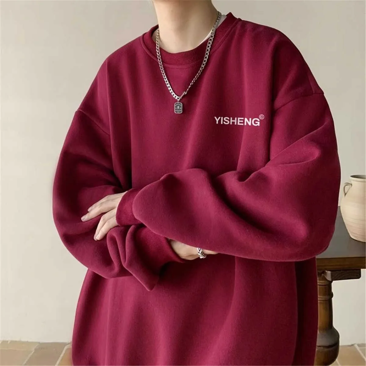 Hoodie leher bulat untuk pria di musim semi dan musim gugur, dengan gaya keren dan kasar. Kaos lengan panjang dengan potongan longgar dan atasan, trendi
