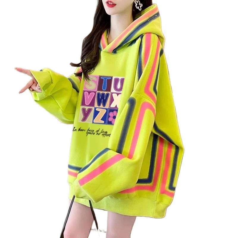 

Весенне-осенний новый контрастный свитшот с капюшоном и буквенным принтом в стиле граффити, женский свободный топ для похудения с индивидуальным принтом