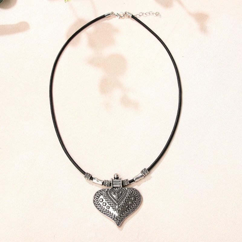 Liebe geschnitzte Anhänger Legierung Männer Frauen Leder Seil Halsband herzförmige Halskette Modeschmuck