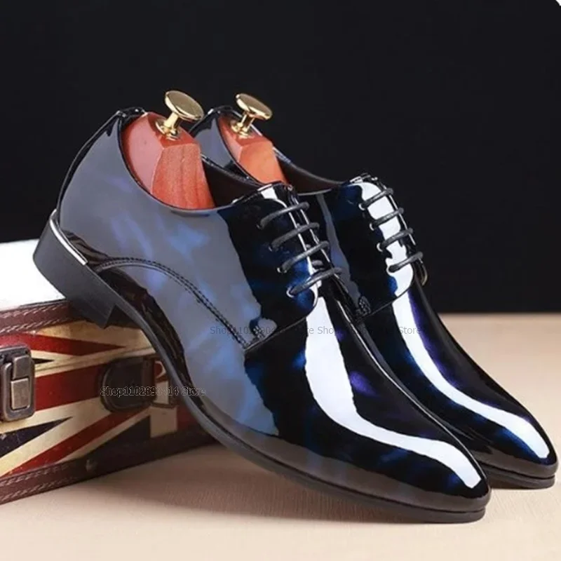 يطبع ديكور براءات الاختراع والجلود حذاء رجالي جودة عالية أحذية رجالية عصرية فستان رسمي للرجال أحذية الزفاف رواية أحذية منخفضة أعلى