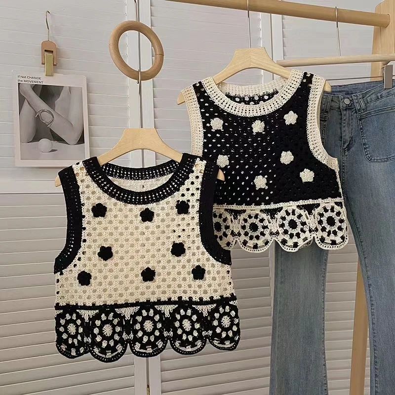 OUMEA Women Crochet Sleeveless Tanks Openwork Retro Tops  Korean Style Contrast Color Chic Knitting Tops Hot Girl Tops Ins