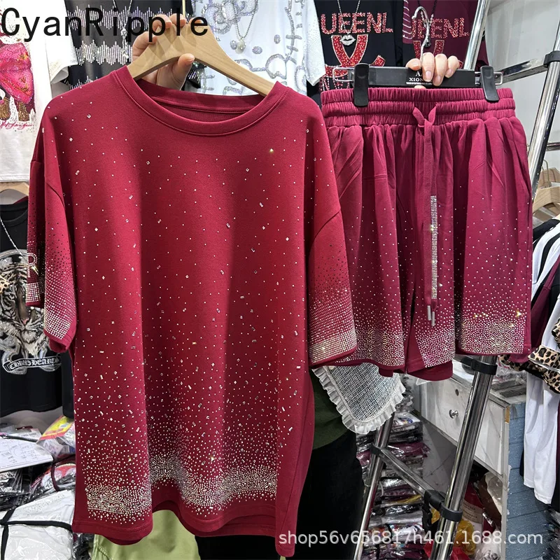 

Новинка 2026: Женский комплект из двух предметов для весны-лета – свободная футболка с коротким рукавом и стразами + шорты с широкими штанинами на резинке