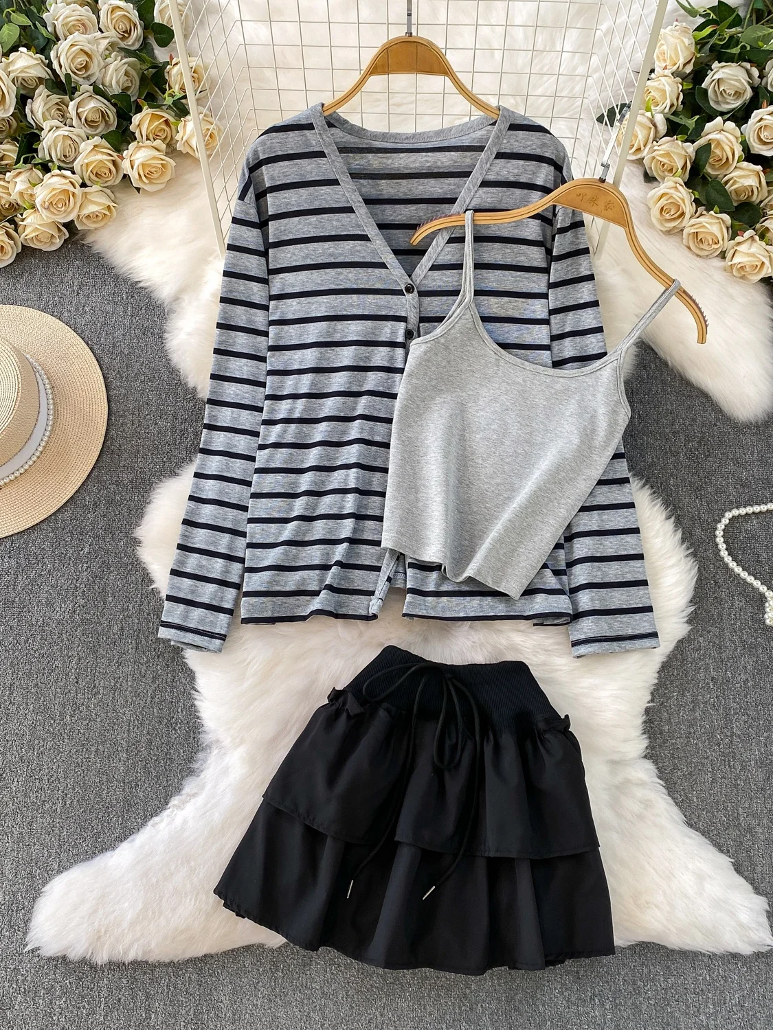 

Korean Sle Casual Striped Knitted Cardigan Coat + Strap + Anti-Light Cake ort Skirt Tee-Piece Set Autumn Faion Women'...