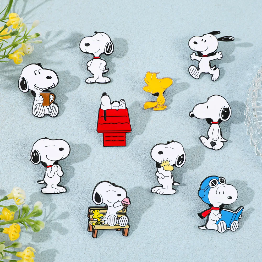 10er-Set Snoopy Emaille-Pins: Cartoon Charlie Brown, Woodstock, Kawaii Anime Metallbroschen, niedliche Anstecknadeln für Rucksäcke – Detail 2