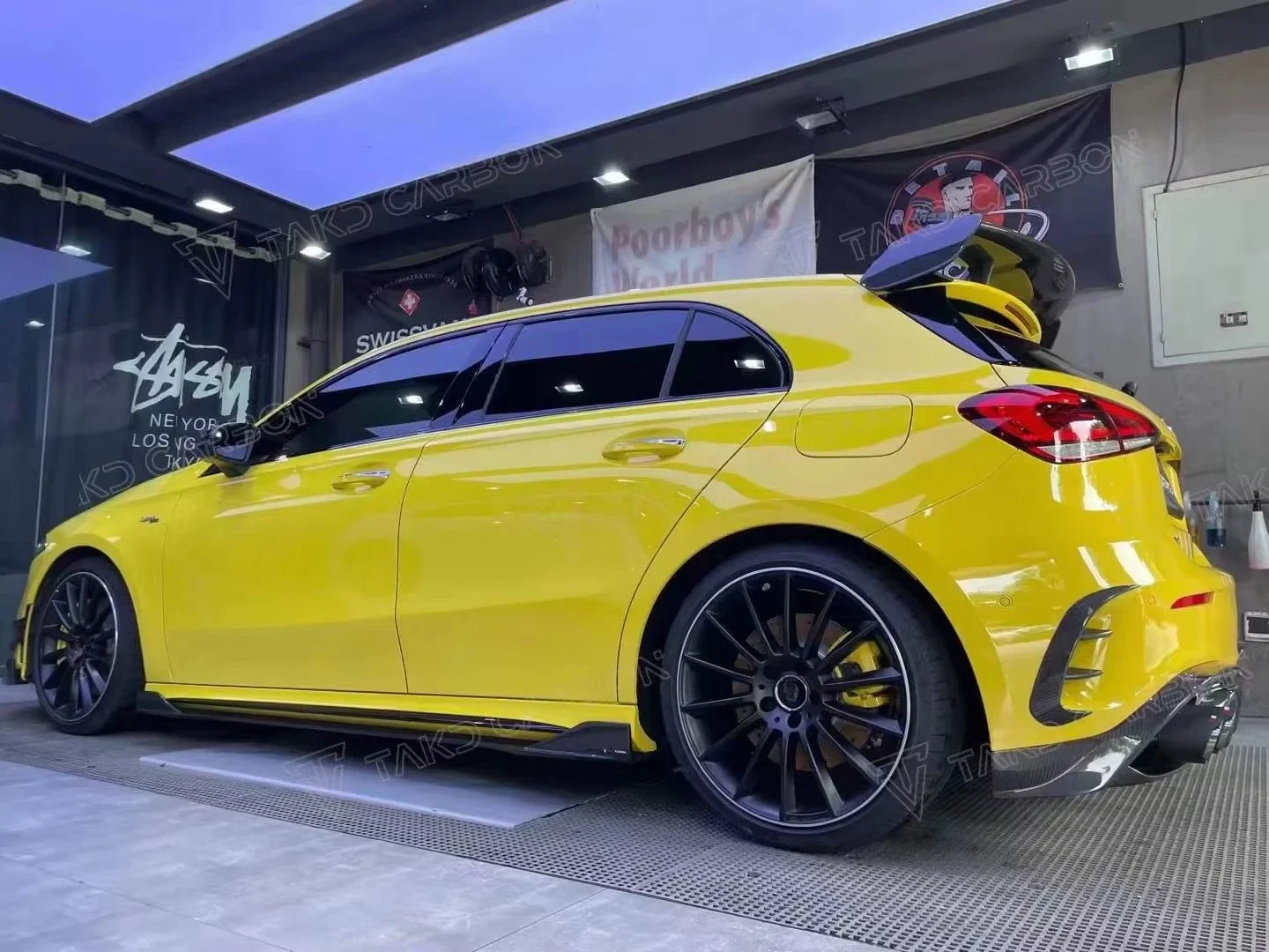 

ForTAKD Carbon Factory Direct Hot Sale Dry Carbon Fiber Side Skirts For Mercedes BENZ AMG A35 2020- 2023