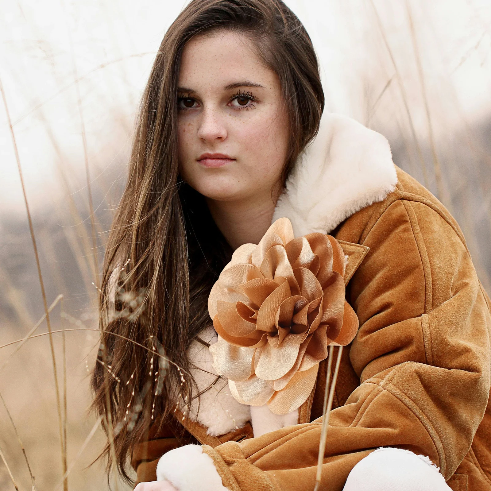 

Handmade Large Yellow Fabric Flower Brooch Pin Elegant Floral Accessory for Women Dresses Wedding Banquet Formal Clothing