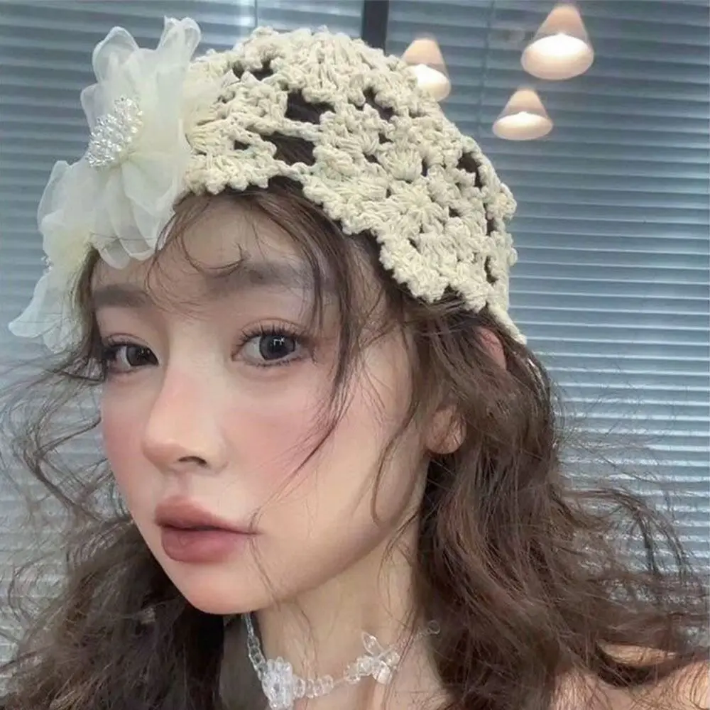قبعة محبوكة مجوفة قابلة للتنفس من الدانتيل على شكل زهور قبعة بيريه كاجوال صيفية للنساء