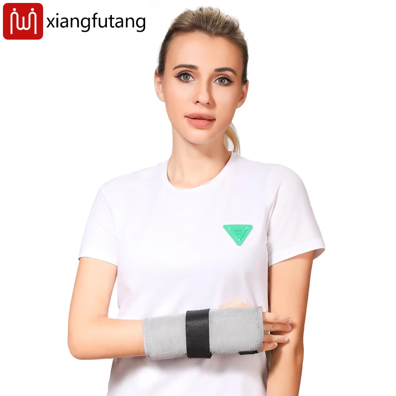 진동 마사지기가 있는 적색광 전기 가열 손목 보호대는 손목 관절 통증과 피로 관절염을 완화합니다.