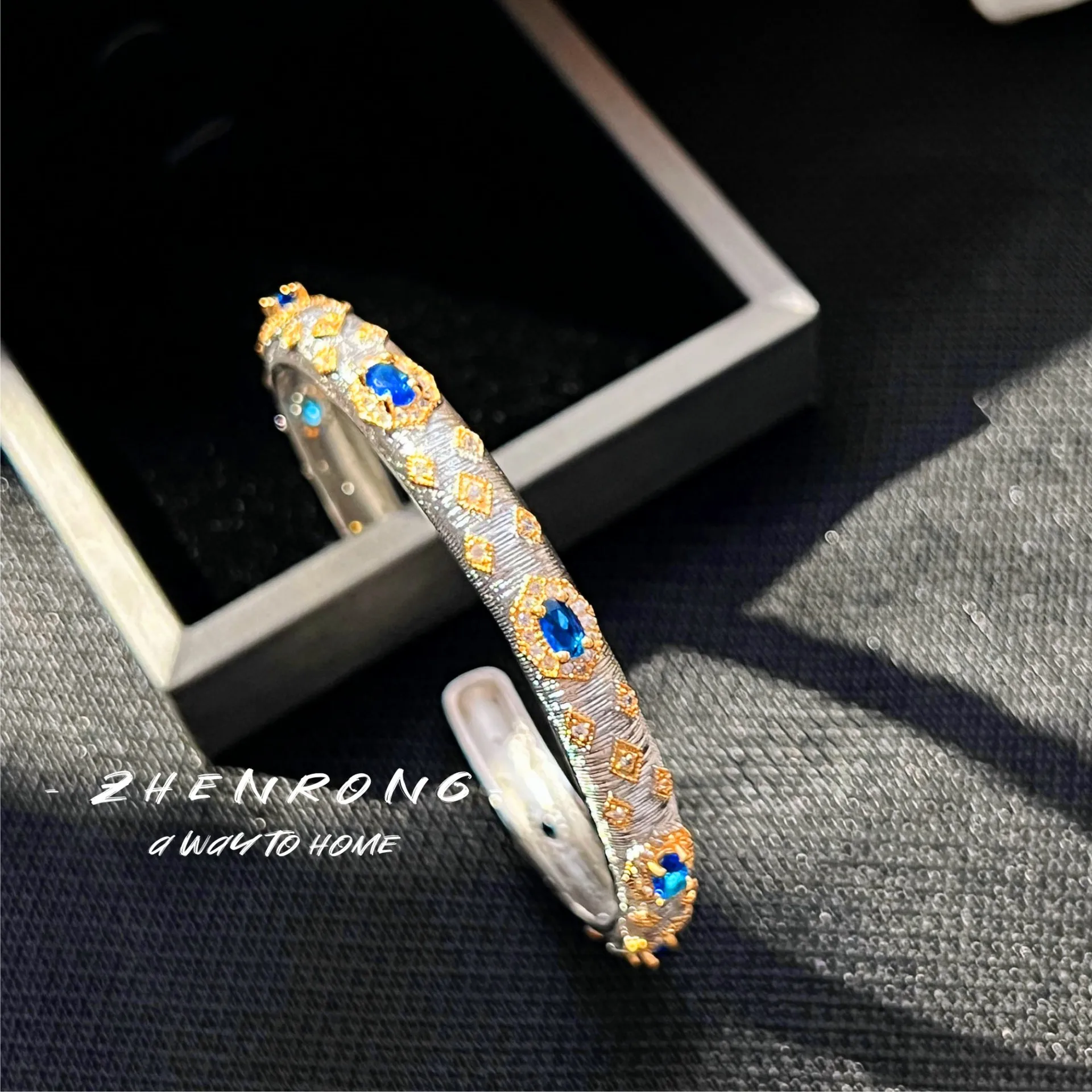 S925 Sterling Silver Women Bracelet Brushed Retro Style With Two Tone Gold Diamonds And Emeralds Delicate Ornament Gift