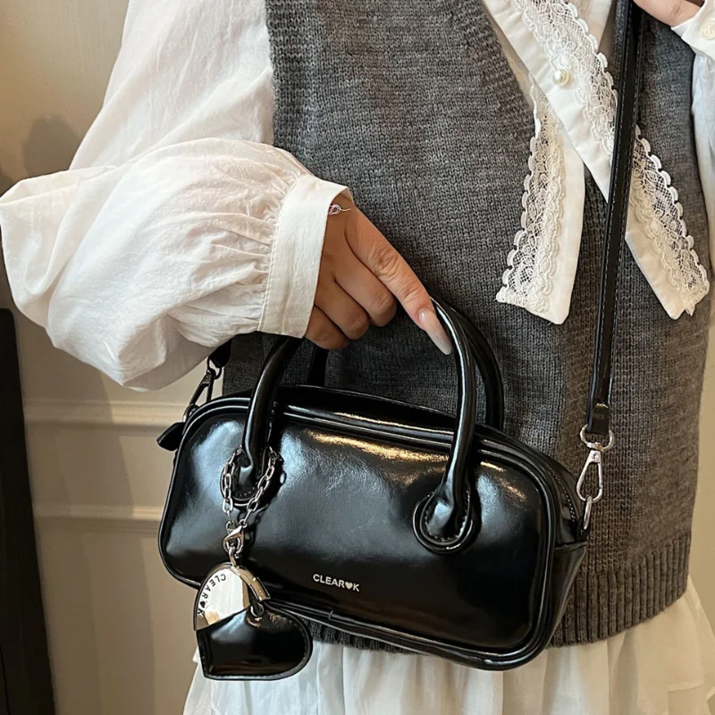 

2025 New Style Handbag for Women, Korean Style Pillow Bag, Fashionable and Versatile, Commuter Niche Crossbody Bag