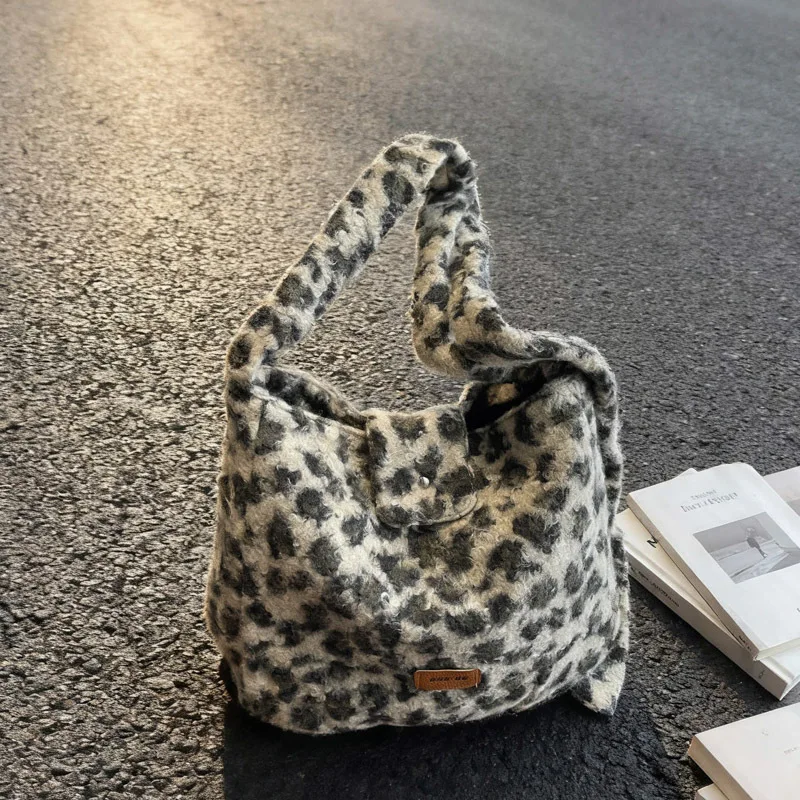 

Новая зимняя пушистая сумка через плечо с леопардовым принтом, женская регулируемая сумка большой емкости для работы, универсальная сумка для ноутбука