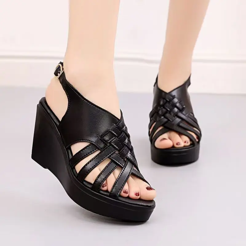 

Женские кожаные плетеные босоножки на танкетке с открытым носком, новые летние нескользящие легкие босоножки на высоком каблуке без шнуровки на толстой подошве