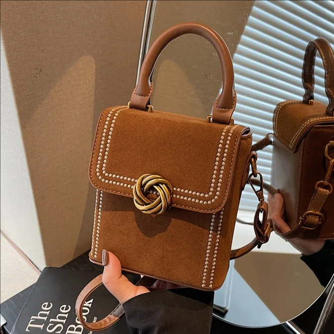 

Винтажная вертикальная сумка A/W 2025 года, женская высококачественная маленькая квадратная сумка через плечо, минималистичный кошелек через плечо ​