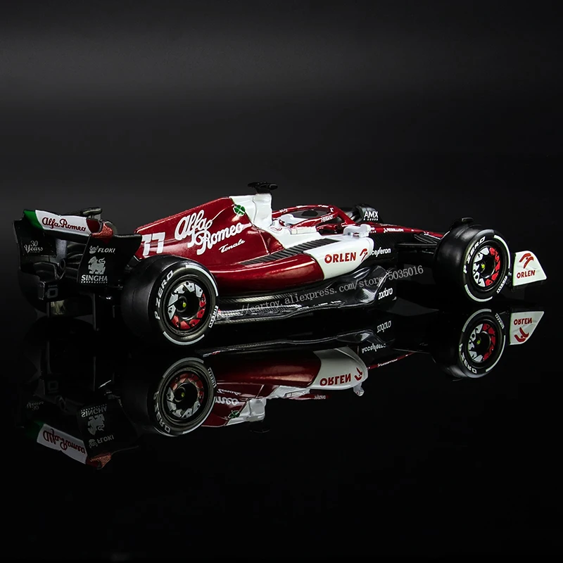 2022 Alfa Romeo F1 Team Orlen C42 Bburago 1:43 #77 Vatteri Bottas #24 Zhou Guanyu Alloy Toy Car Model Formula Die Cast Model