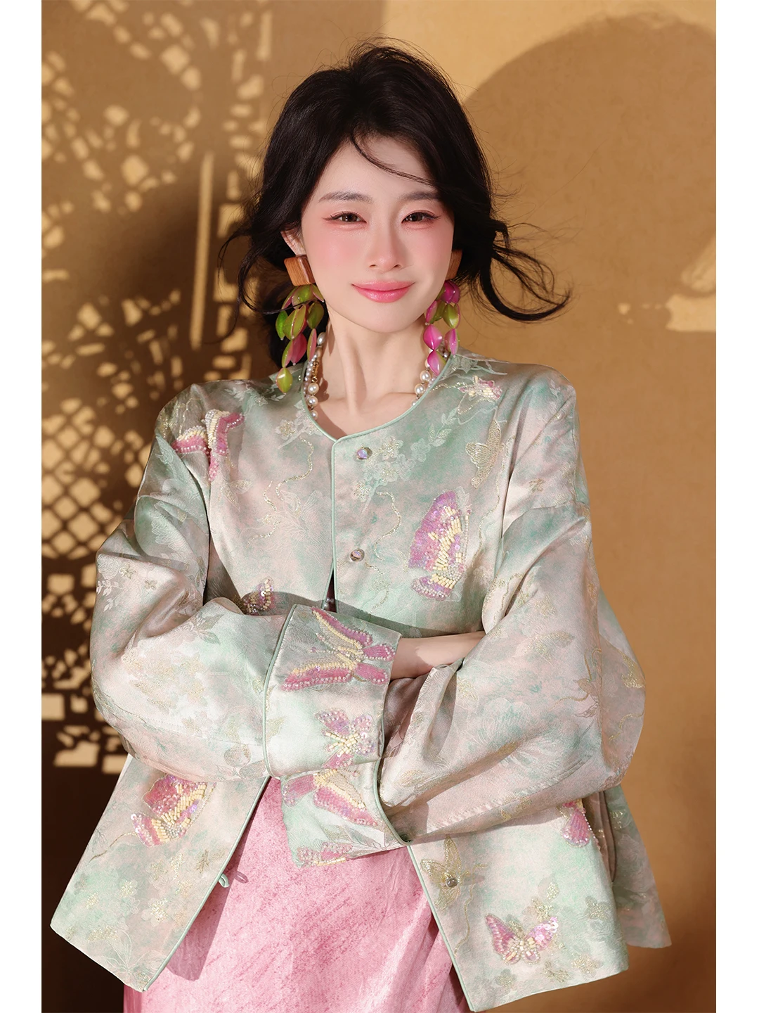 

Dangdang Somes Golden Silk Embroidered Jaet Women's Loose Fit Long Sve Faion Outerwear Traditional Chinese S...