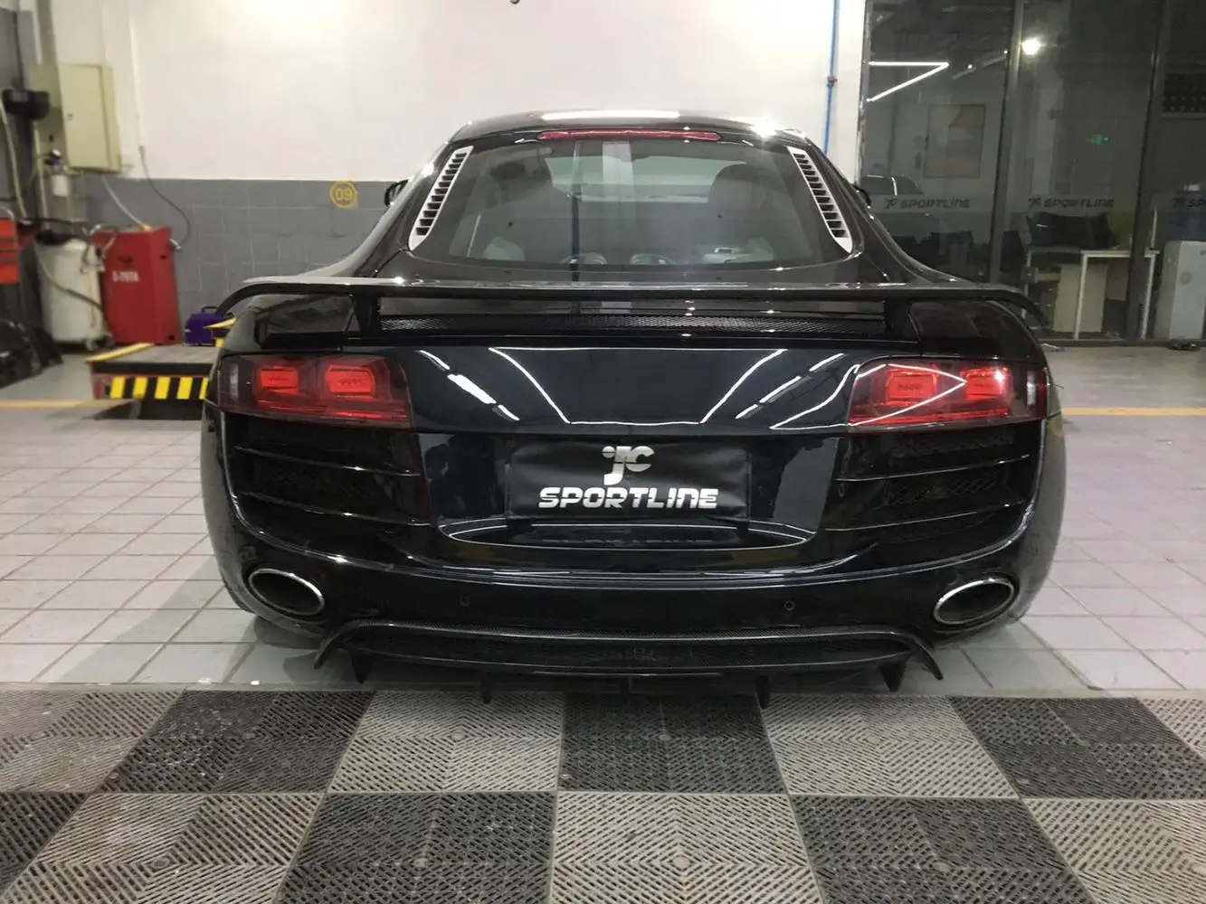 Carbon Fiber R8 Car Diffuser For Audi R8 GT V8 Coupe 2-Door 2010-2015