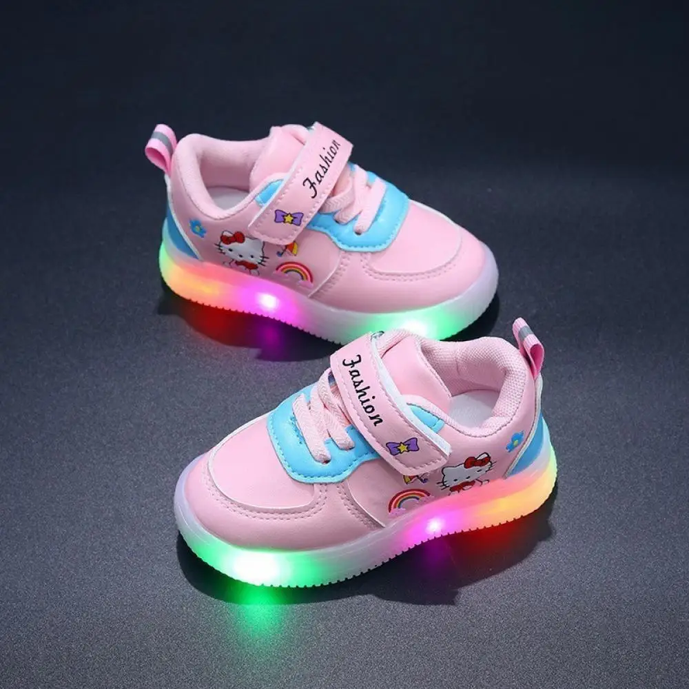 Kawaii Girls Hello Kitty Led Light Shoes Dziecięce trampki Maluch Wiosna Jesień Antypoślizgowe buty do chodzenia Dziewczęce buty outdoorowe