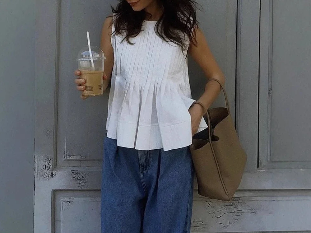 

New Slim and Loose Solid Color Sleeveless Pleated Vest Top 2025 Versatile and Slim Fit Fashion