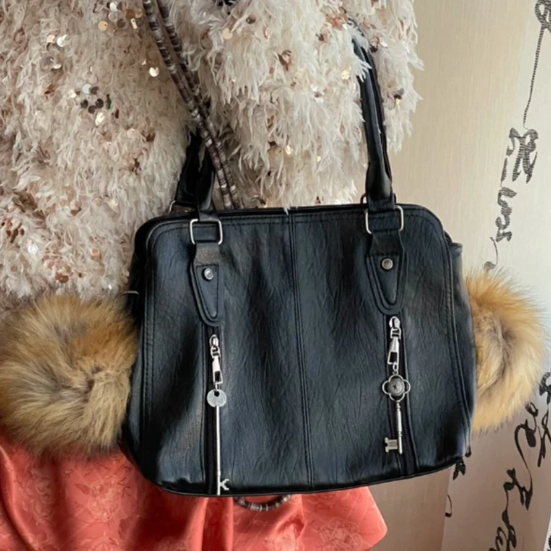 

Large Capacity Retro сумка y2k Shoulder Crossbody Bag Women's Top Handle Purse for Daily Commute Pom Pom Decoration Casual Tote