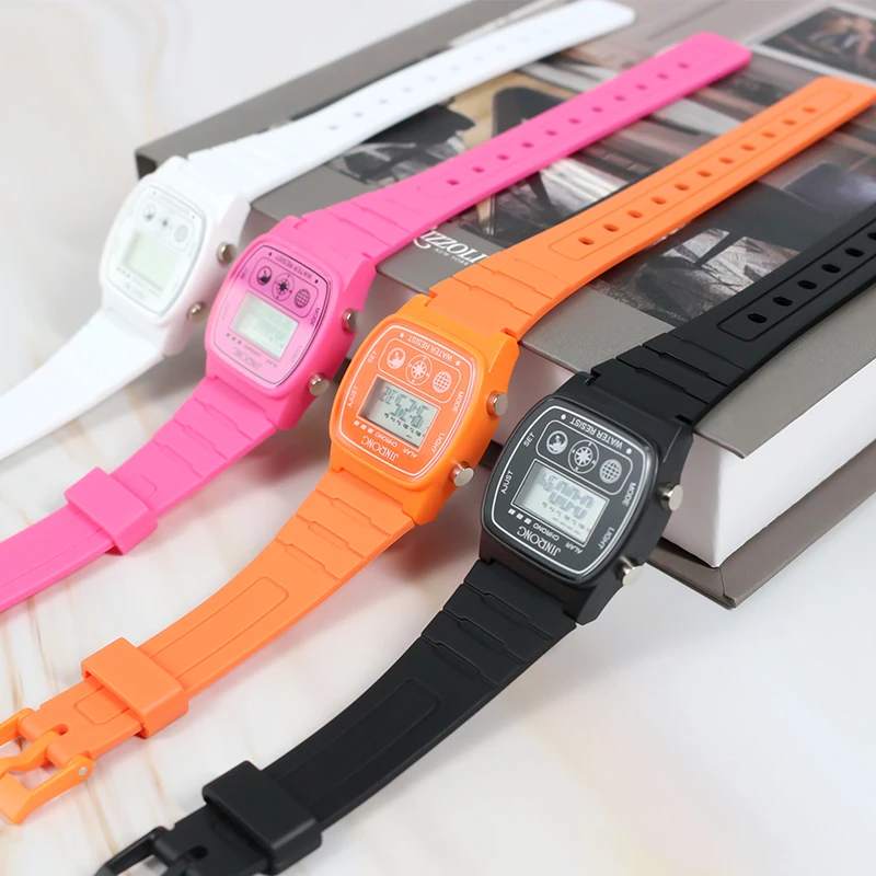 ไดรฟ์อิเล็กทรอนิกส์ Retro Classic Multifunciontal นาฬิกาสปอร์ตผู้ชายกลางแจ้ง, กันน้ํา 30M, ไฟท้าย LED, การแสดงวันที่, นาฬิกาปลุก