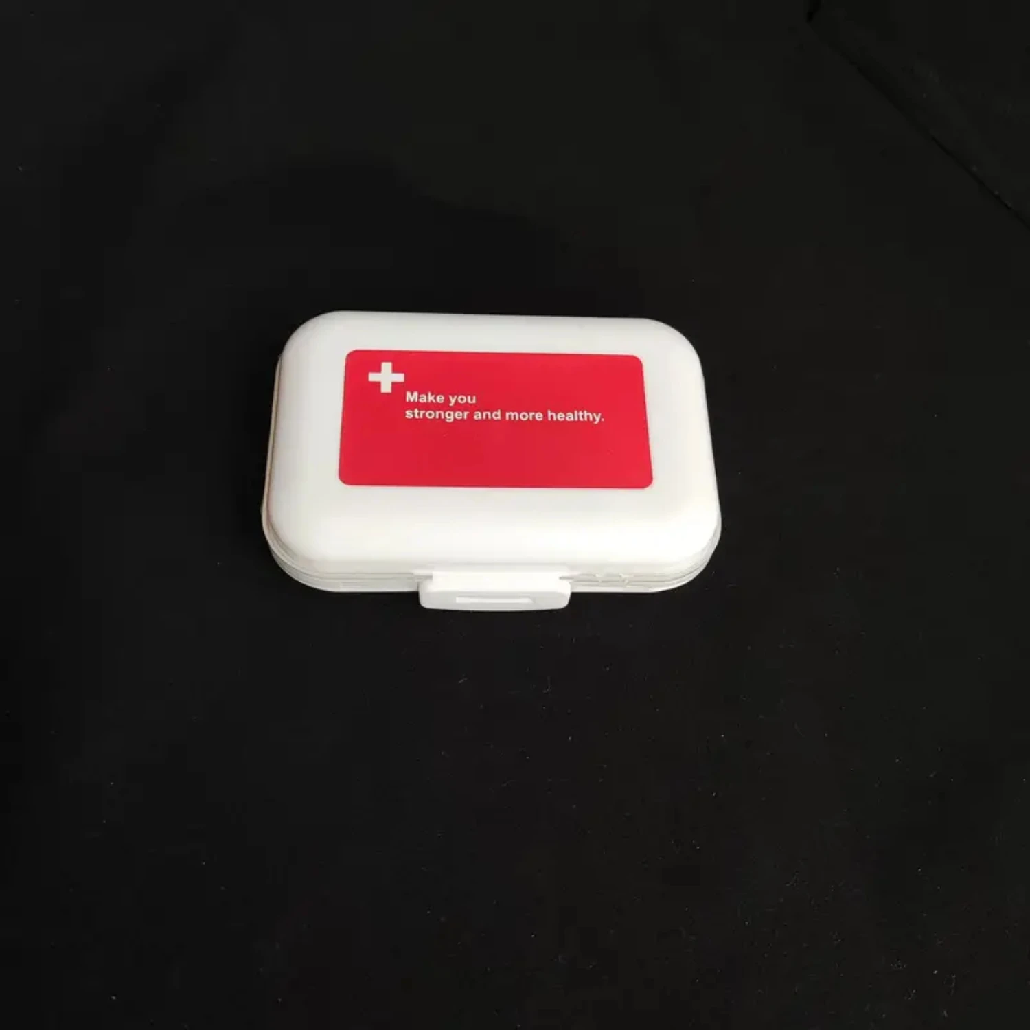Praktyczne plastikowe pudełko do przechowywania leków z 8 przegródkami, przenośne prostokątne małe kwadratowe pudełko na pigułki z organizacją na 7 dni, trwałe