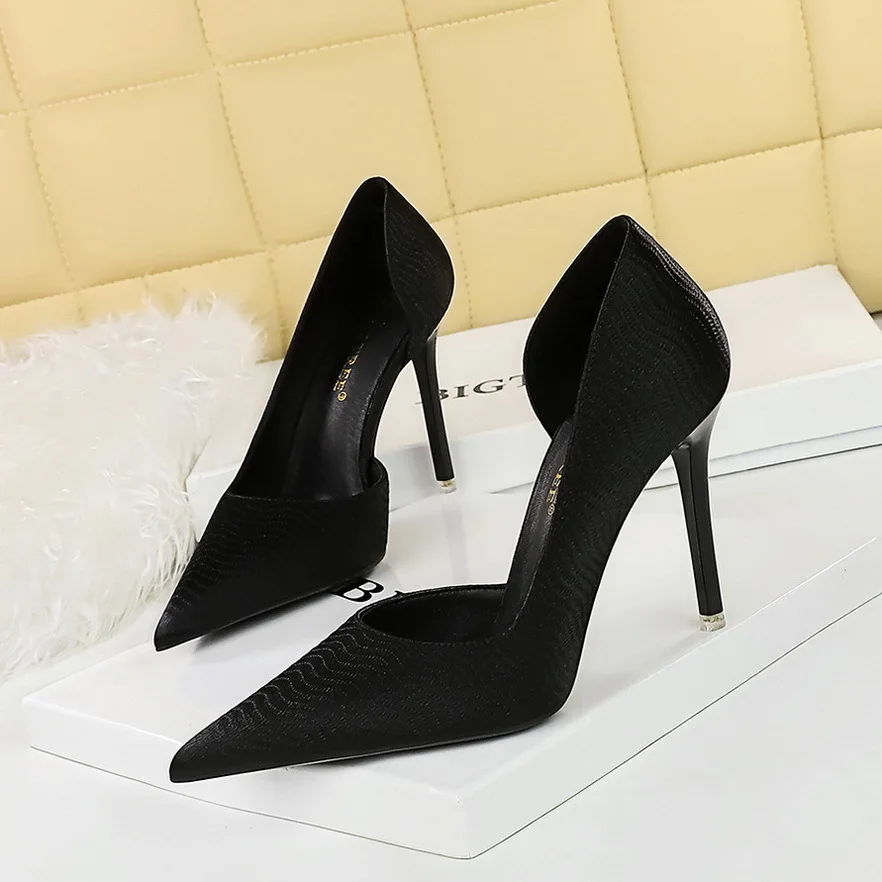 1298-5 Korean Fashion Banquet Fine Heels Women's Shoe Vintage Stone Pattern Satin Side Hollow High Heels