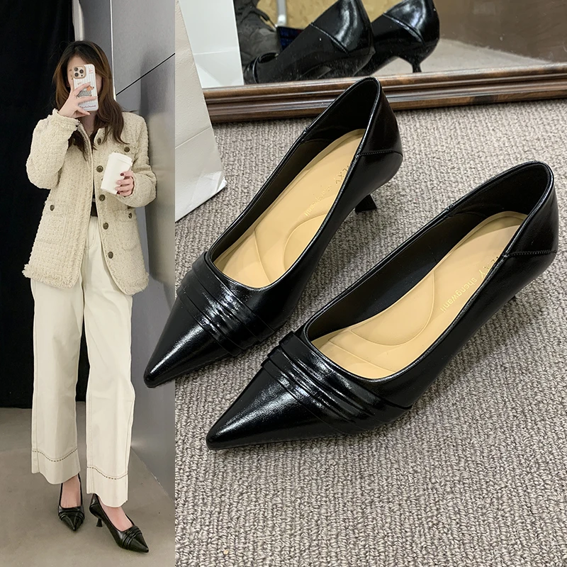 2026Korean Style Fashion Patent Pattern Elegant Office Wear Pointed Toe Shallow Mouth Low Heel Slip On Mid Heel Pumps For Women