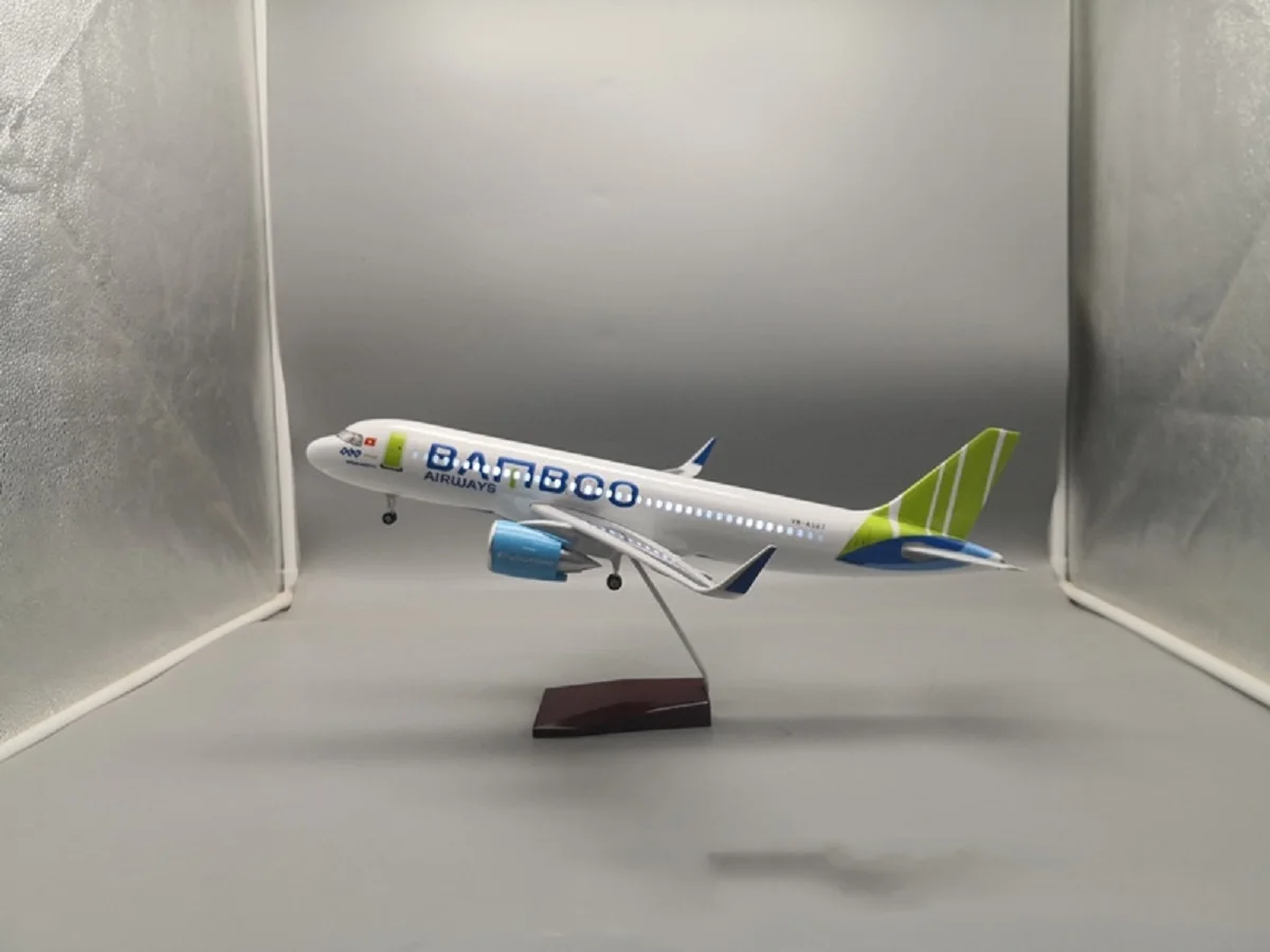 Aereo A320 Bamboo Airlines Scala 1:80 47 cm Airbus 320 Modello di aereo in resina W Luci e carrello di atterraggio Aereo souvenir Giocattolo Raccogliere