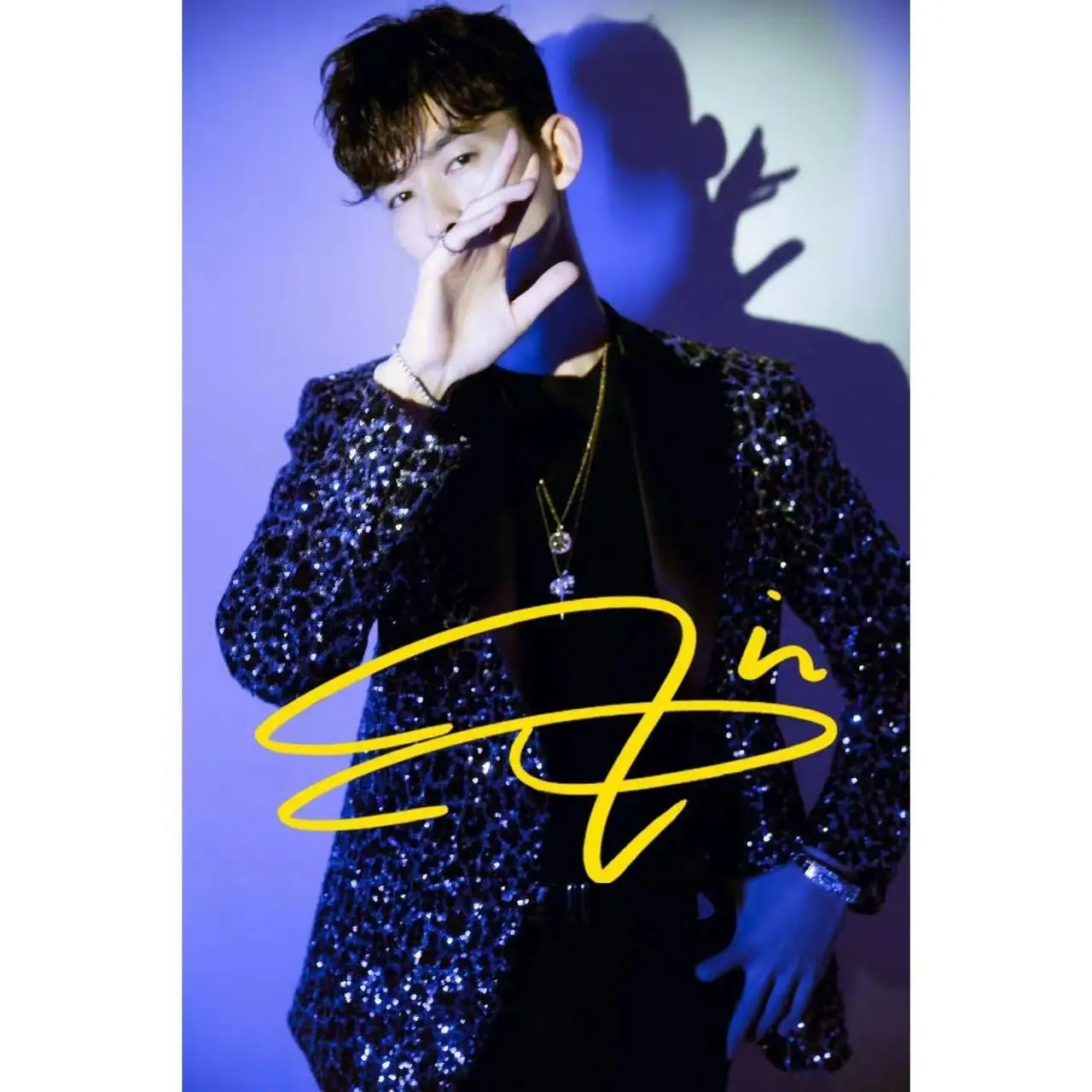 

Zhang Han Magazine Cover HD Poster Autographed Photo TV Character Drama Stills Handwritten Collection Signature Picture