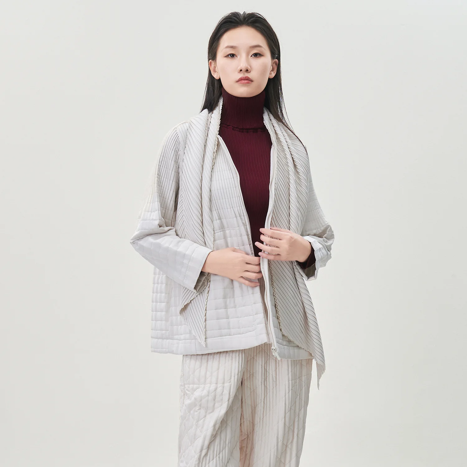 Kurtka zimowa damska Miyake z plisami, bawełniana, z szalikiem, zapinana na zamek, luźna, gruba, ciepła, wysokiej jakości, uniwersalna kurtka bawełniana, warstwa wierzchnia, plisowana.