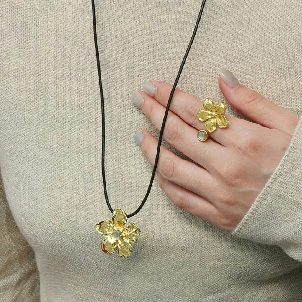 

Withered Large Flower Shaped Earrings, Niche Gold And Silver Dual Color Earrings, Rings, Necklaces Necklaces For Women