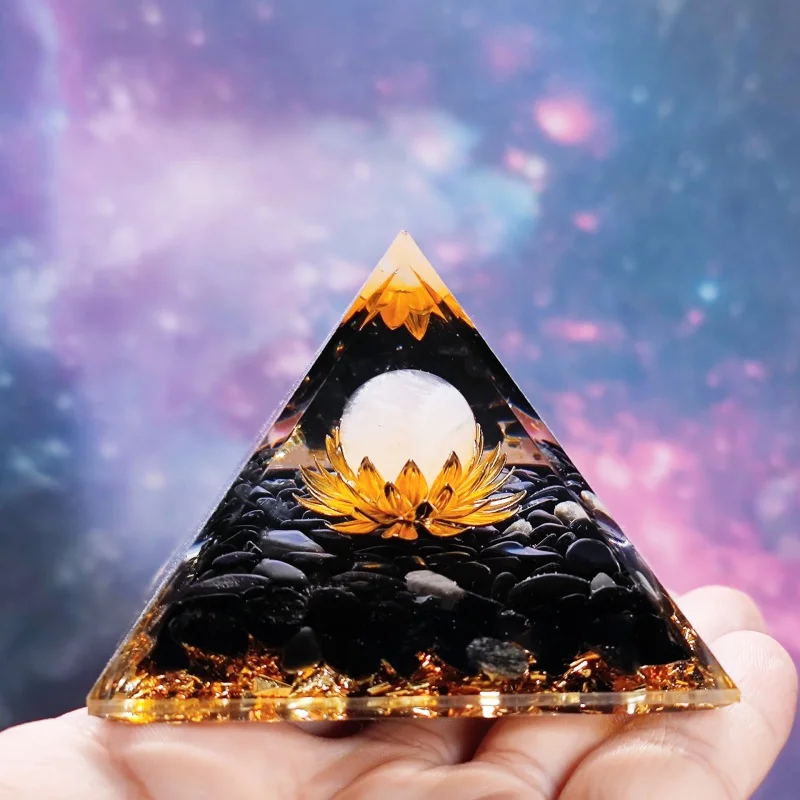 Foreign Trade New Product Pyramid Ornament Amazon Same Natural Crystal Gravel Epoxy Pyramid Ornament