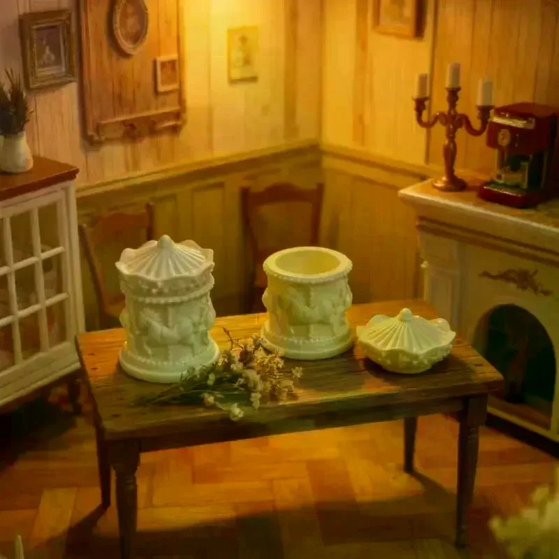 1 ชิ้น โมเดลกล่องเก็บของจิ๋ว รูปม้าหมุน สำหรับบ้านตุ๊กตา อุปกรณ์ตกแต่งบ้านตุ๊กตา กล่องเก็บกาแฟ ของเล่นตกแต่งบ้าน