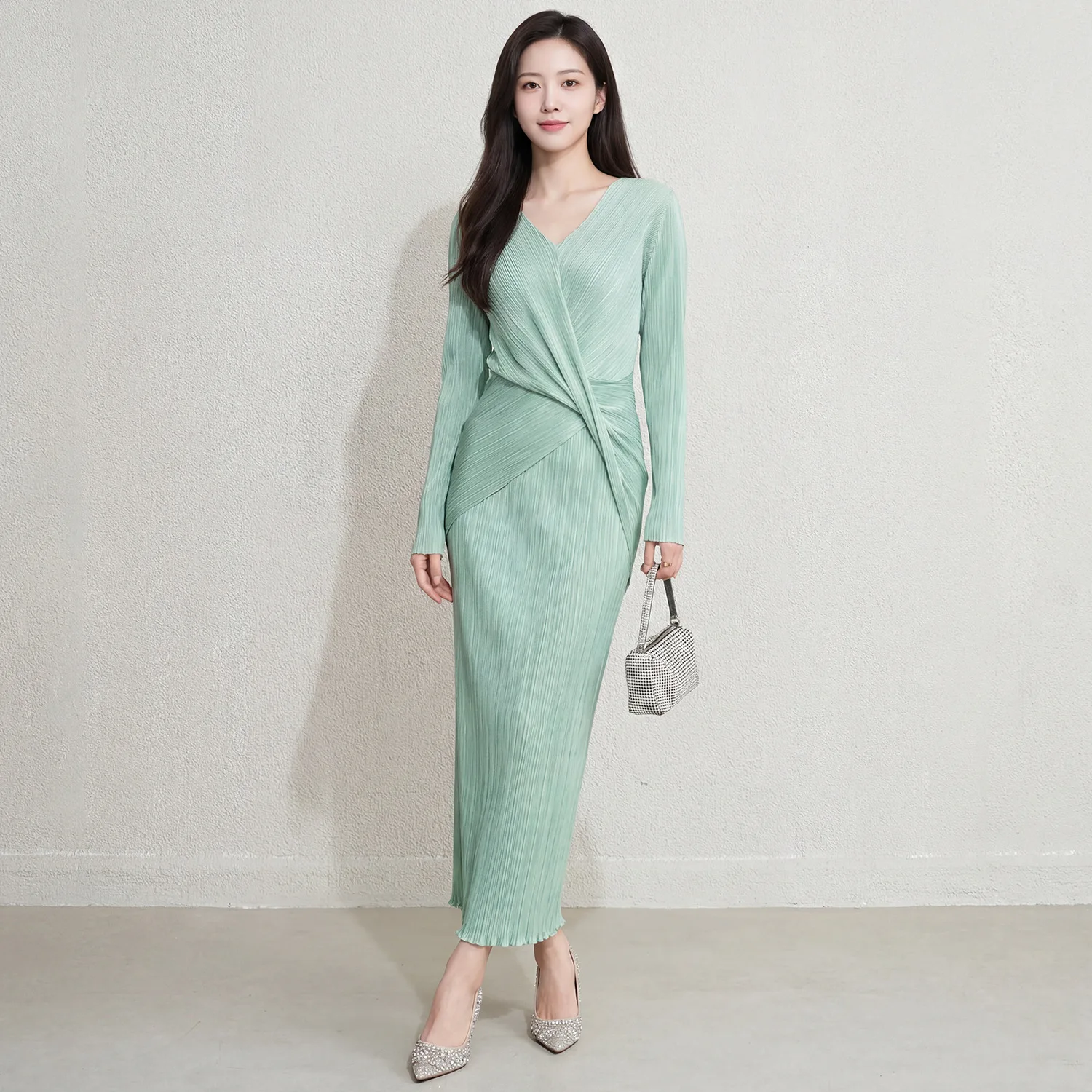 Luxury Textured Pleated Two-Piece Set for Women, Featuring a Top and Skirt, Exuding a Sophisticated and Professional Look.