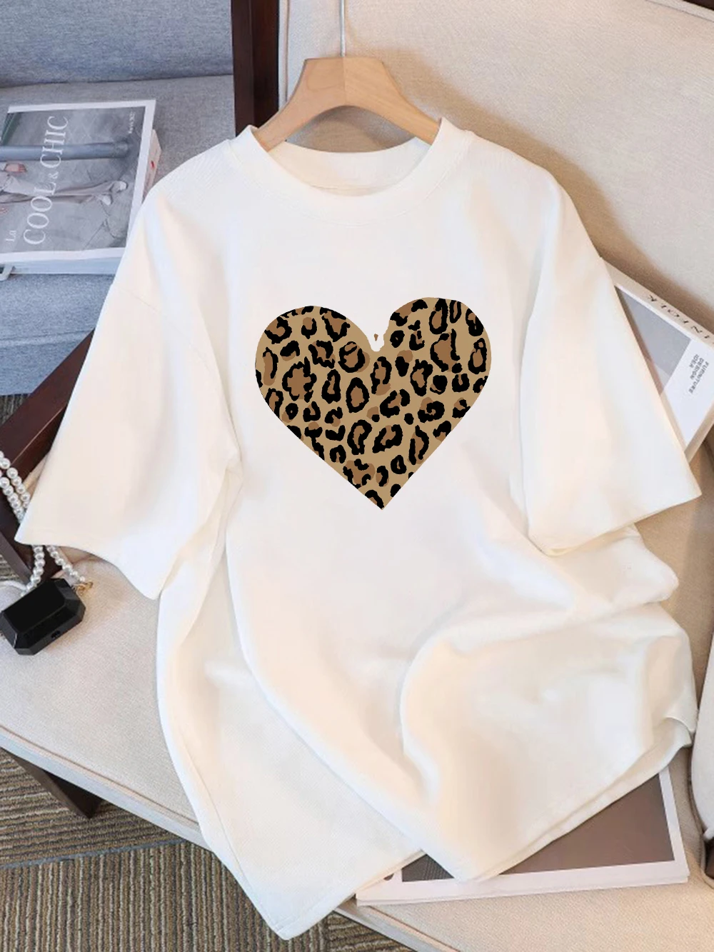 Sommer Baumwolle T-Shirts Frauen Einfache Leopard Print Herz Druck T Shirt Oansatz Bequeme Lose Tops Straße Womans Kleidung