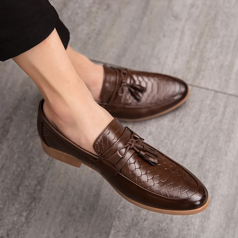 

New British Style Men Loafers PU Leather Tassel Casual Business Formal Pointed Leather Shoes Fashion Classic Style