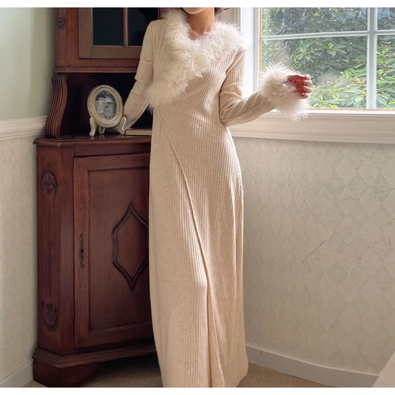 

2025 Autumn/Winter New Fashion Retro Limited-Release Design Youth V-Neck Sweater Dress