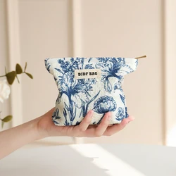 Blue and white porcelain painting style women's cosmetic bag, small cosmetics storage bag, zipper, portable travel toiletry bag