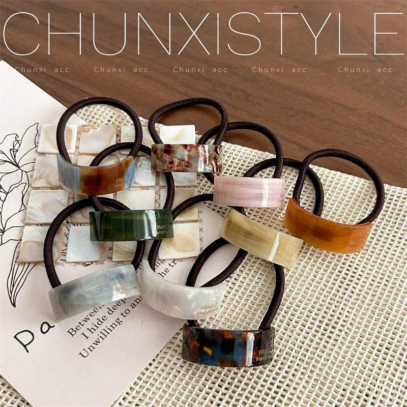 

Acetate Geometric Curved Hair Tie Gold Logo Ponytail Clasp Versatile Non Slip Strong Hold Sleek Daily Styling Accessory for Girl