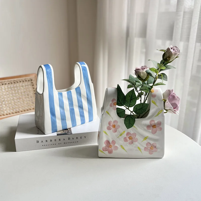 

simple Modern Stripe Ceramic Vase Living Room Home Decoration Flower Arrangement Vase Ins Table Plant Wedding Vase With Handle