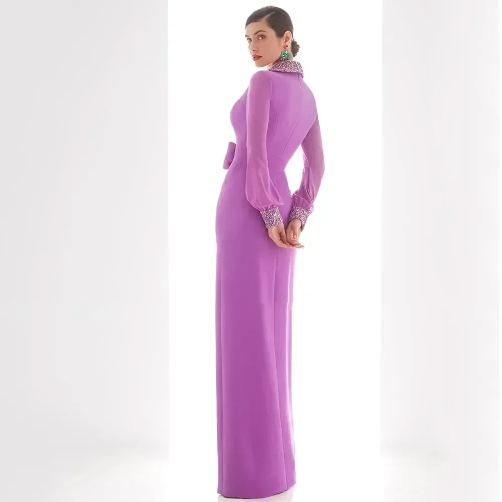 Maßgeschneiderte Abendkleider, lila Schleife, Knöpfe, Strass vorne, geteilt, Etui-Linie, V-Ausschnitt, bodenlang, lange Ärmel, Hochzeitsgast-Kleider