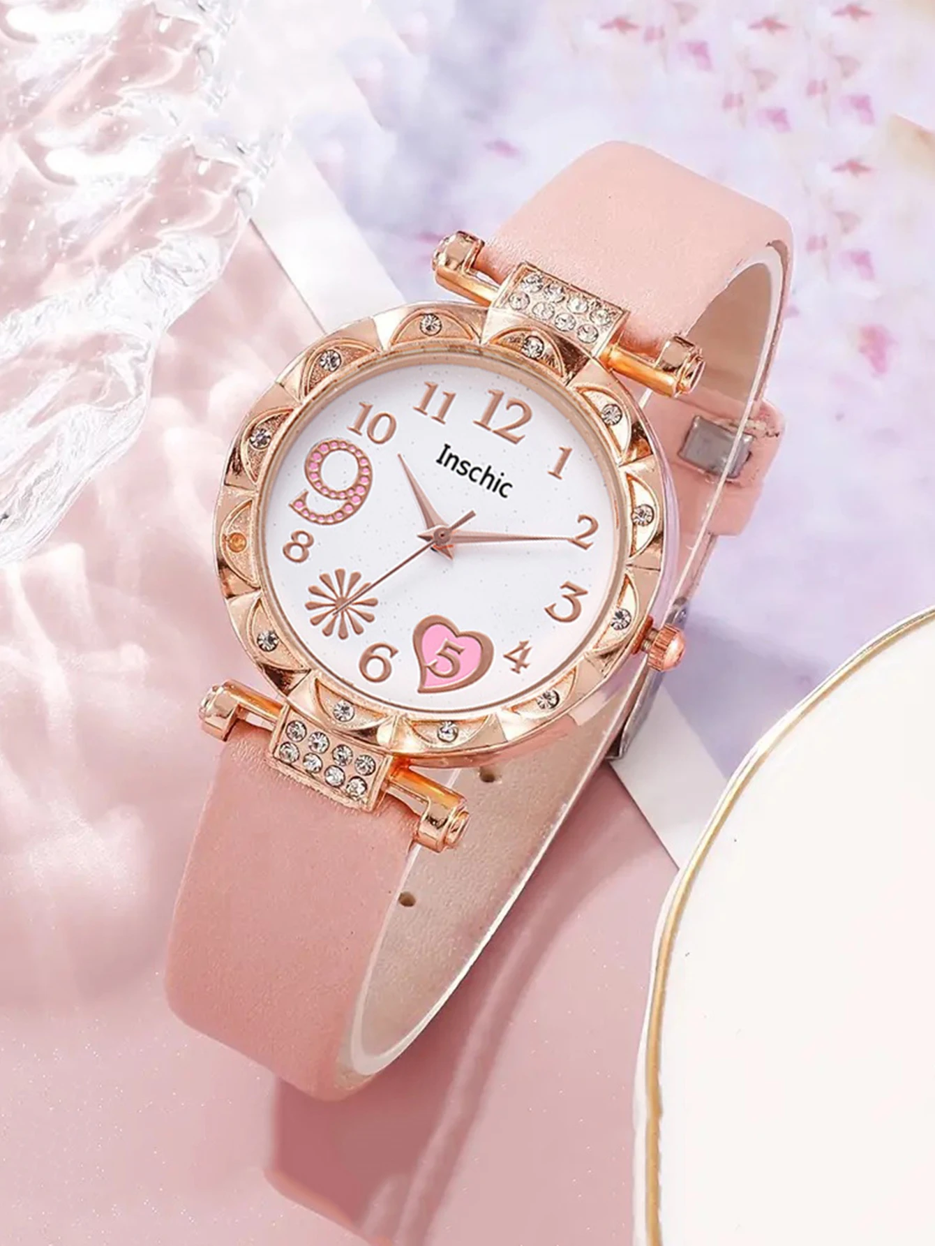 ساعة كوارتز عصرية وأنيقة مرصعة بالألماس بحزام جلدي للسيدات، مناسبة للارتداء اليومي، هدية في الاحتفالات