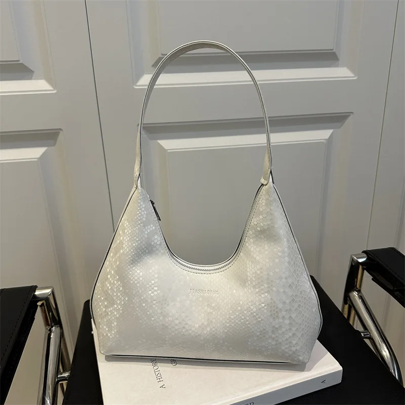 Flash Shoulder Bag, Solid Color Bag with Adjustable Shoulder Straps, High-end Fashion Underarm Bag.