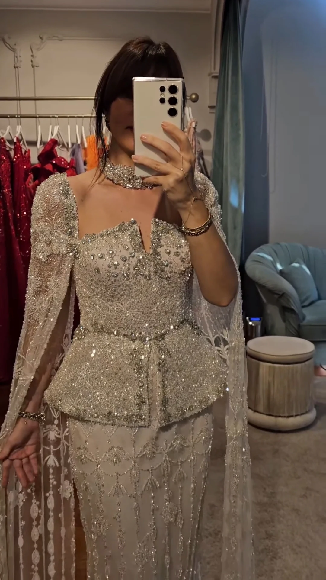 Sharon Said Dubai Luxuriöses Silbernes, Stark Perlenbesticktes Meerjungfrauen-Abendkleid mit Cape-Ärmeln, Arabisches Damen-Formelles Partykleid SS531 Maßanfertigung – Detail 2